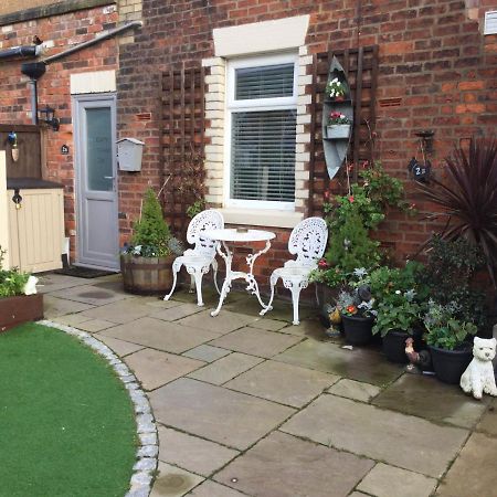 Leafy Lytham: Central Garden Apartment with Pet-Friendly Policy Lytham St Annes Exterior photo