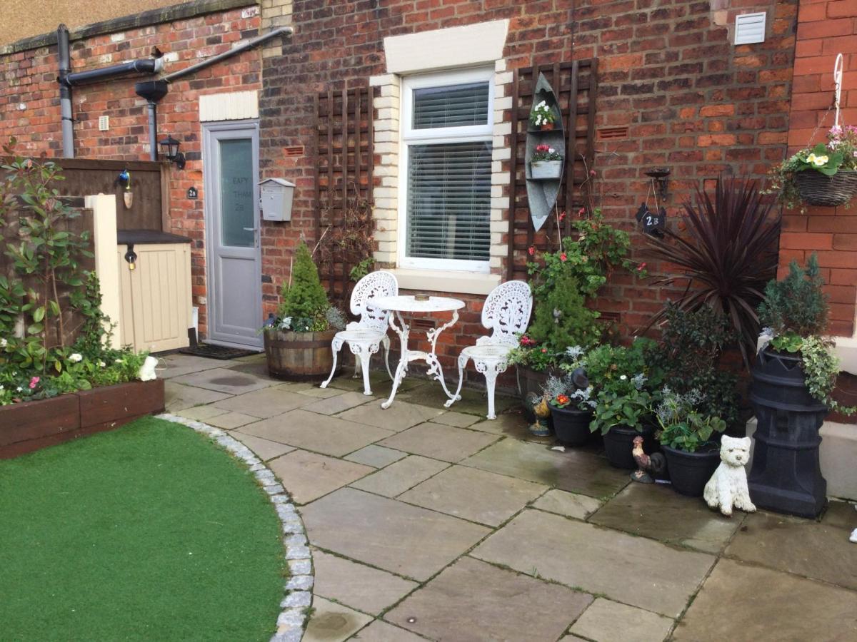 Leafy Lytham: Central Garden Apartment with Pet-Friendly Policy Lytham St Annes Exterior photo