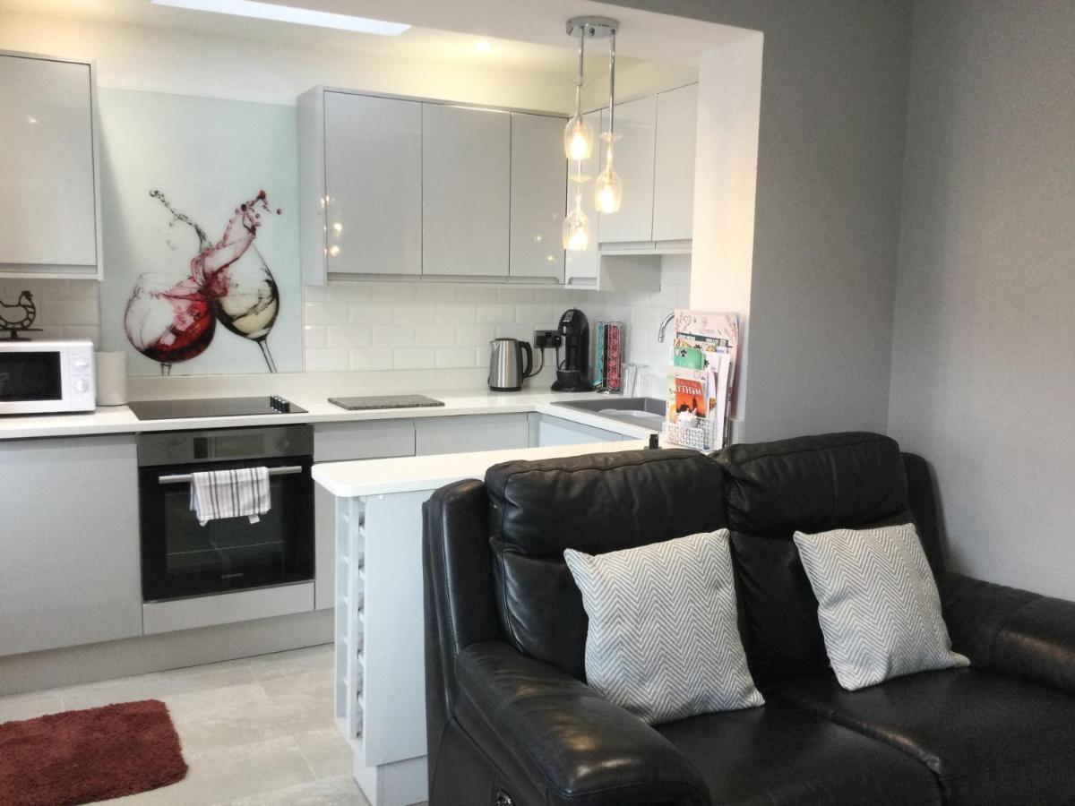 Leafy Lytham: Central Garden Apartment with Pet-Friendly Policy Lytham St Annes Exterior photo
