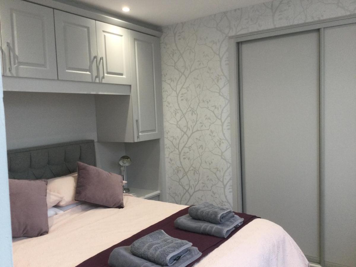 Leafy Lytham: Central Garden Apartment with Pet-Friendly Policy Lytham St Annes Exterior photo