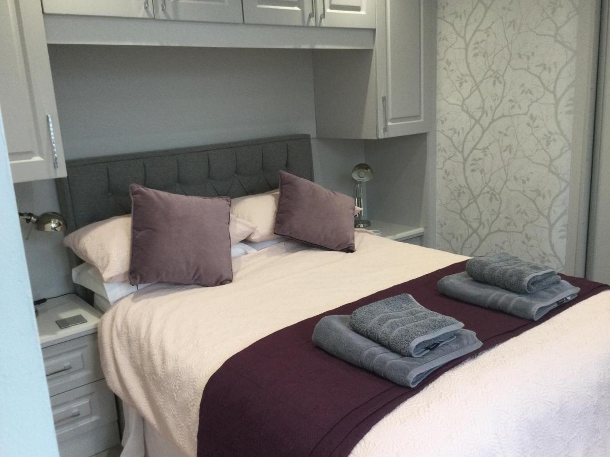 Leafy Lytham: Central Garden Apartment with Pet-Friendly Policy Lytham St Annes Exterior photo