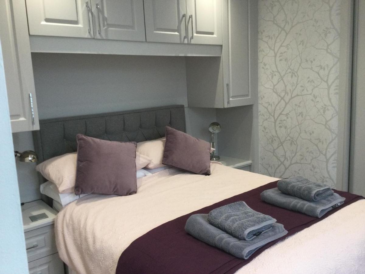 Leafy Lytham: Central Garden Apartment with Pet-Friendly Policy Lytham St Annes Exterior photo